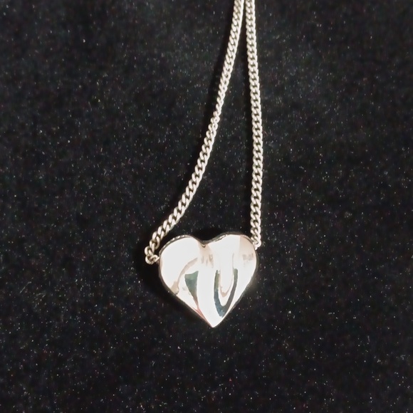 Avon silver floating heart necklace 19" - Picture 4 of 8